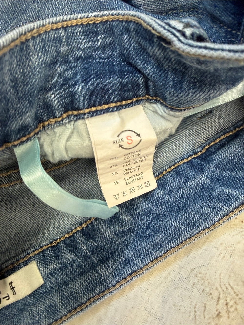 Femme Fatale Veronica Cropped Flare Jeans | Button Hem Detail | Mid Rise Size S - Picture 6 of 9